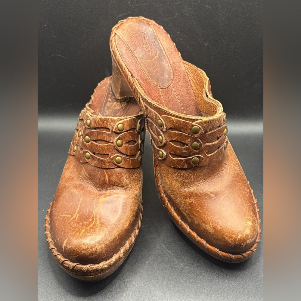 Frye Charlotte Whipstitch Distressed Studded Leather Clogs Mules Heels Boho Shoe